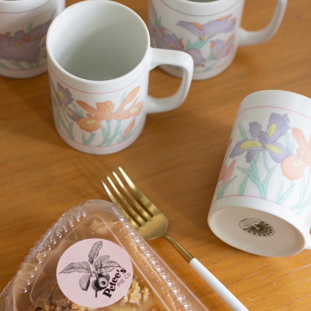 Vintage Iris Mug